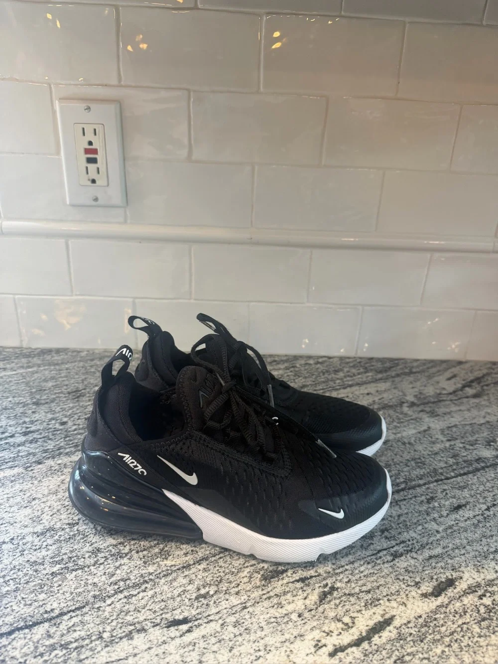 Youth Nike Air Max 270 943345-001 Size 4.5/Women’s 6